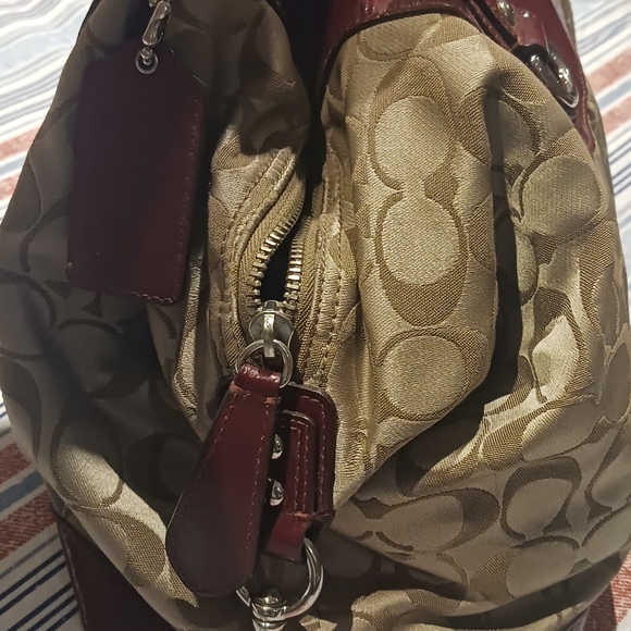 Authentic Coach Sabrina satchel in patent leather and satin canvas - Picture 4 of 14